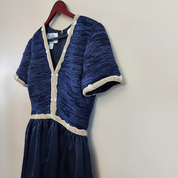 Mary McFadden Navy Gown with short sleeves and beaded trim - Picture 3 of 9